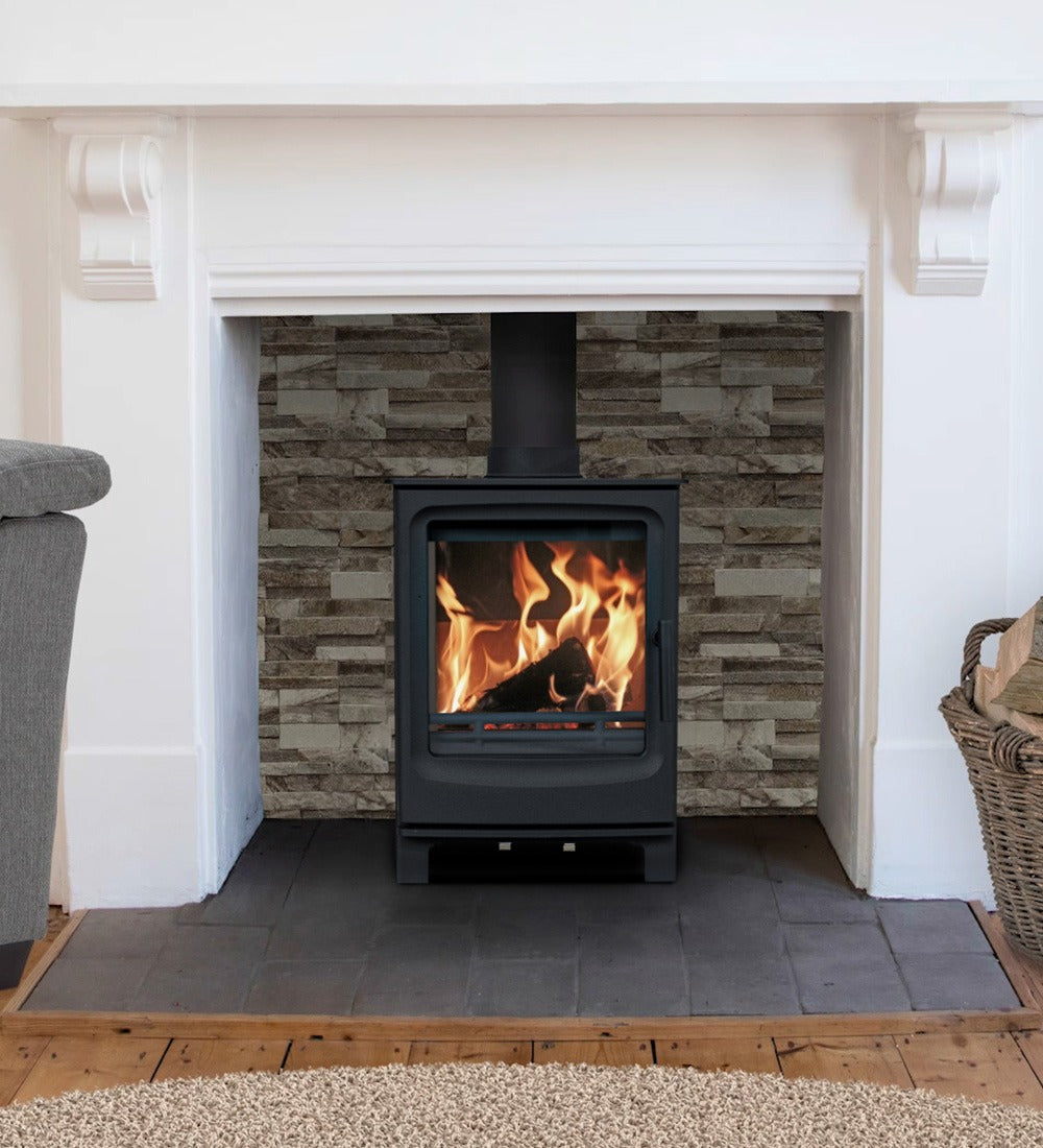 Woodford Carrington 5 Multifuel Wood Burning Stove in the living room